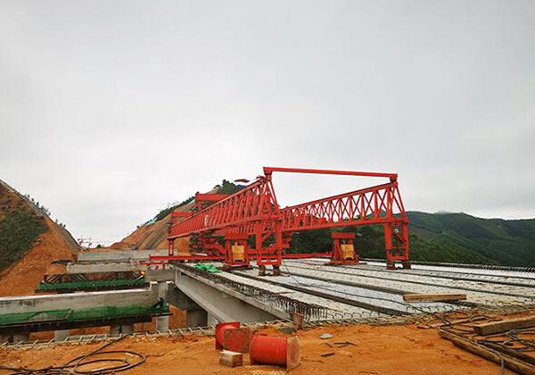 雙懸臂式架橋機
